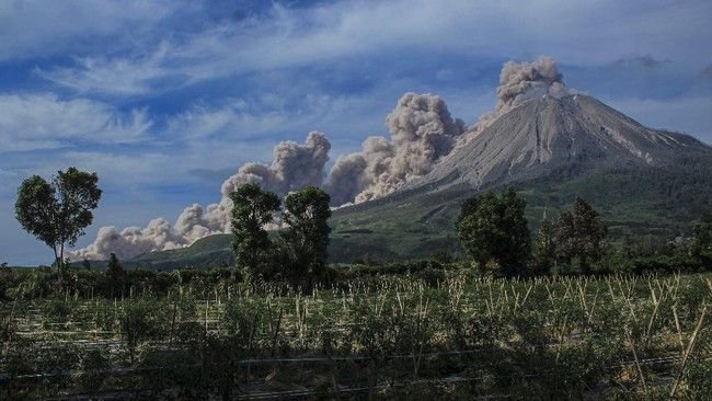 Sinabung Mulai Batuk-batuk, Ratusan Gempa Vulkanik Hantam Karo, Aparat Perketat Penjagaan Zona Merah