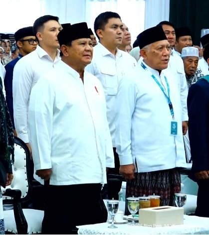 "Saya Juga Banyak Unsur Delapan", Gus Kikin Cairkan Suasana dengan Candaan Kemiripan ke Prabowo