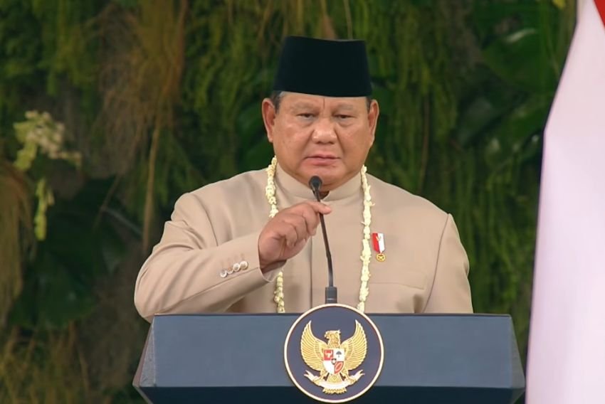 Presiden Prabowo Pimpin Upacara Penurunan Bendera HUT ke-81 RI di Istana Merdeka