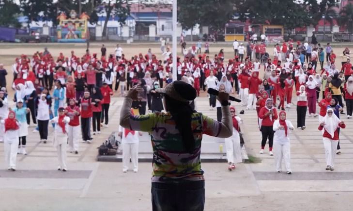 Semarak HUT RI ke-81, Ribuan Warga Labusel Ikuti Senam Sehat di Lapangan SBBK