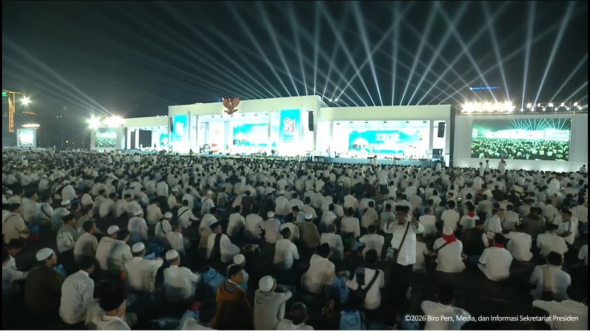 Prabowo Absen, Ribuan Jemaah Putih Tetap Ramaikan Doa Kebangsaan di Monas