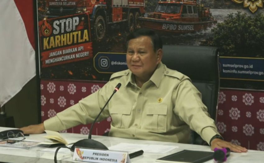 Usai dari Riau, Prabowo Langsung Gelar Rapat Karhutla Setibanya di Palembang