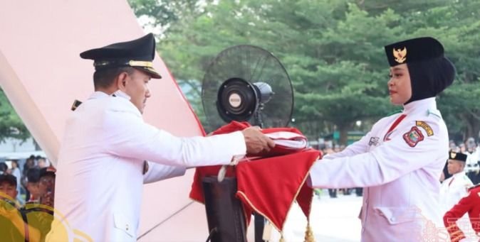 Tutup HUT ke-81 RI, Wali Kota Tanjungbalai Pimpin Penurunan Bendera dan Beri Penghargaan 75 ASN