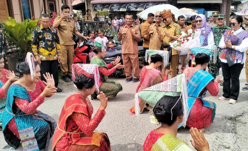 Bupati Simalungun Blusukan ke Cingkes, Warga Titip Harap Jalan Usaha Tani hingga Alat Pertanian
