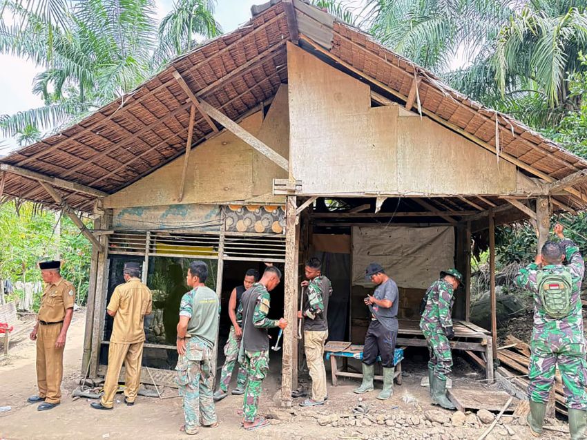 Kisah Haru Guru Ngaji Sukarela di Pedalaman Aceh Utara: Bertahun-tahun Tinggal di Rumah Lapuk, Kini Dibedah Danrem