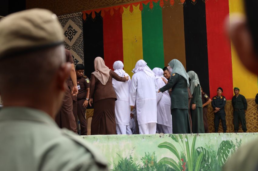 Kejari Banda Aceh Eksekusi Cambuk 11 Terpidana Pelanggar Qanun Jinayat