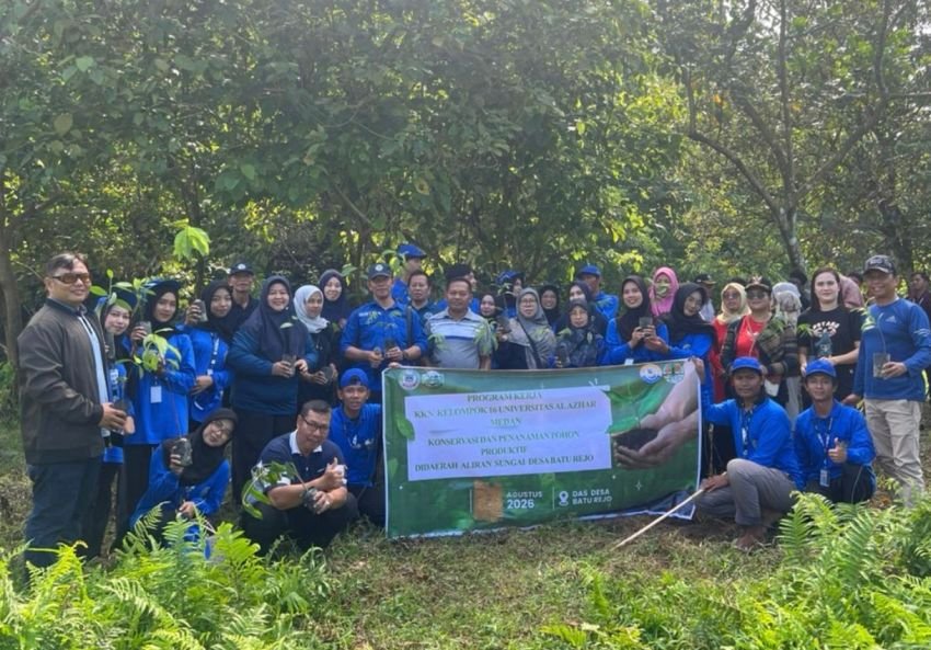 Universitas Al-Azhar Medan Tanam 300 Pohon Produktif di Desa Batu Rejo, Wujud Nyata Kepedulian Kampus terhadap Lingkungan