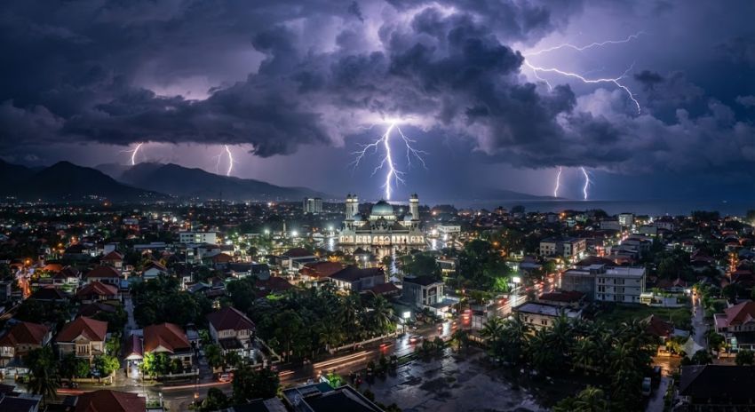 Cuaca Aceh Hari Ini, Jumat 7 Agustus: Petir Berpotensi Terjadi di Sejumlah Wilayah, Hujan Ringan Guyur Banda Aceh
