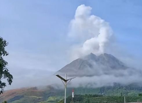 Gunung Sinabung Masih Level II Waspada, TNI-Polri Ingatkan Warga dan Wisatawan Tak Masuk Zona Merah