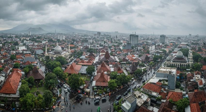 Cuaca Jawa Barat Hari Ini, Minggu 16 Agustus 2026: Sejumlah Wilayah Berpotensi Hujan Ringan