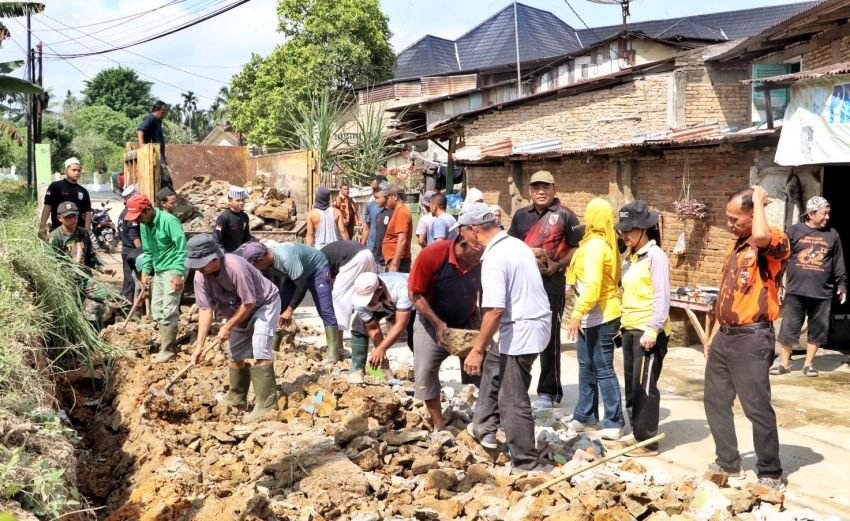Pascabanjir Serbelawan, Pemkab Simalungun Gandeng TNI, Polri, dan Warga Gotong Royong Percepat Pemulihan