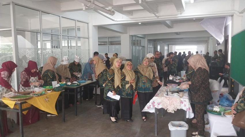 Seru! Hakim hingga Ibu-ibu Dharmayukti Karini Adu Ulek Rujak Sambut HUT RI di PT Banda Aceh