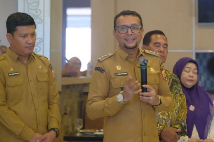 Bupati Fery Lepas Dua Pejabat Senior Labusel Usai 37 Tahun Mengabdi: Terima Kasih atas Dedikasi dan Pengabdian