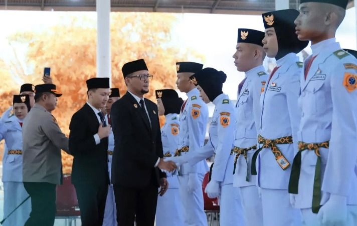 Jelang HUT ke-81 RI, Bupati Labusel Kukuhkan 70 Putra-Putri Terbaik sebagai Paskibraka