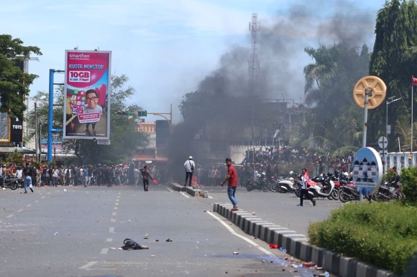 Peringatan 21 Tahun Damai Aceh Berujung Ricuh, Warga dan Aparat Saling Lempar: Kami Datang untuk Berdoa, Malah Gas Air Mata yang Kami Terima