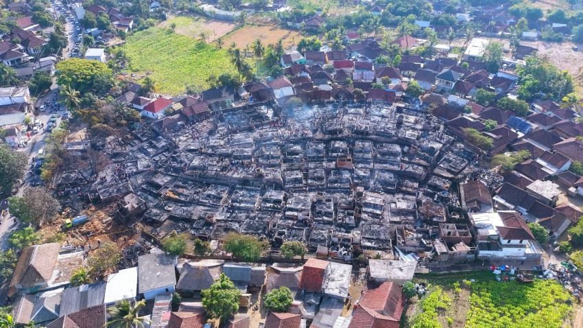 Desa Adat Sade Lombok Terbakar, Sekitar 250 Rumah Ludes Dilalap Api
