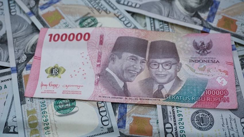 Ketegangan AS-Iran di Selat Hormuz Bikin Rupiah Melemah ke Rp17.861