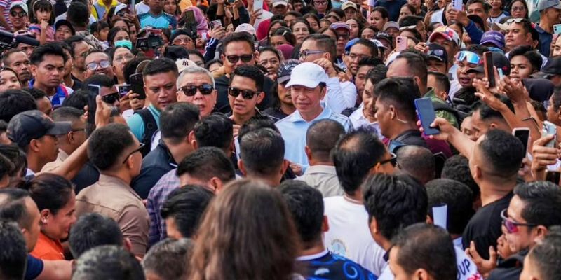 Dari Presiden ke Sesepuh: Jokowi Terima Gelar Kehormatan Adat Raja-raja Timor di Kupang