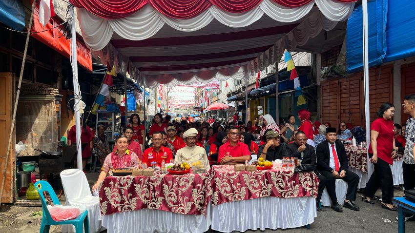 Rayakan HUT RI, Pedagang Pasar Hongkong Binjai Kompak Lantik Pengurus Baru dengan Semangat 'Kita Bersaudara'