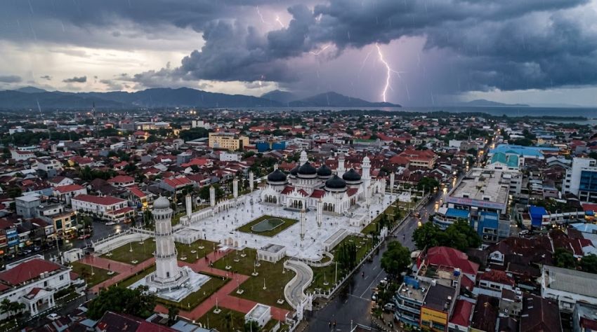 Cuaca Aceh Hari Ini, Minggu 2 Agustus: Mayoritas Wilayah Diguyur Hujan, Aceh Jaya Berpotensi Hujan Petir