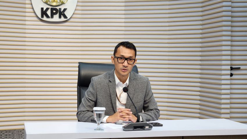 Bukan Kali Pertama, Bupati Kuansing Diduga Minta Mobil Mewah sejak 2021, KPK Kini Telusuri Aliran ke Kemenhut