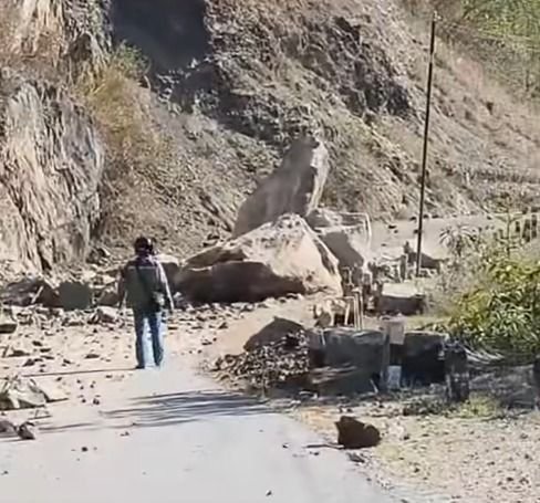 Gempa M7,7 Putus Sejumlah Ruas Jalan di Flores, Nagekeo Sulit Dijangkau