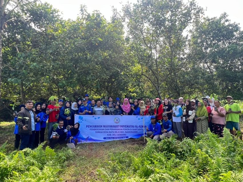 Universitas Al-Azhar Medan Tanam 300 Pohon Produktif di Desa Batu Rejo, Wujud Nyata Kepedulian Kampus terhadap Lingkungan