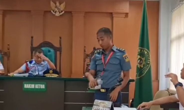 Mayor TNI AL Didakwa Edarkan Sabu, Oditur Ungkap Peran Istri dalam Pengiriman Lewat Pesawat