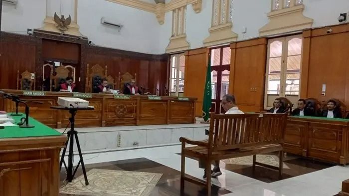 Sidang Tuntutan Korupsi Penjualan Aluminium Inalum Kembali Ditunda, Hakim Geram: Kejati Kalian Itu Ngapain?