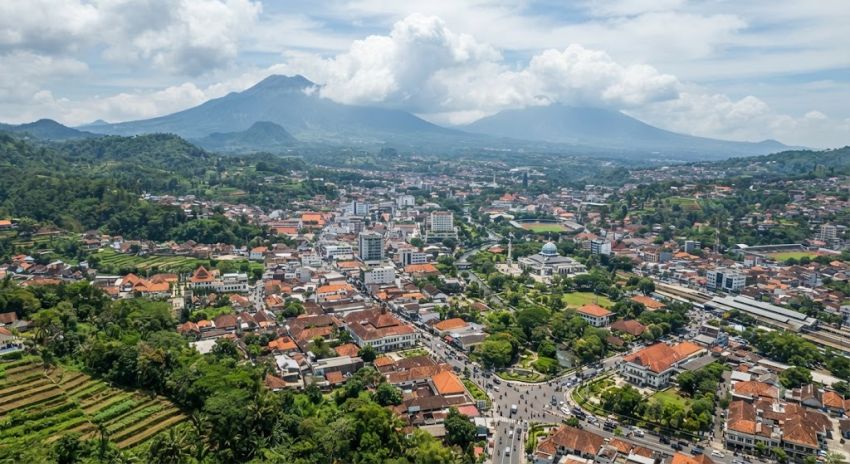 Cuaca Jawa Barat Hari Ini, Sabtu 8 Agustus: Cerah Mendominasi, Suhu Bekasi dan Depok Capai 35 Derajat