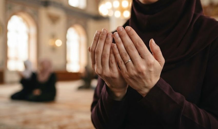 Jangan Langsung Beranjak, Ini Bacaan dan Doa Setelah Adzan Subuh