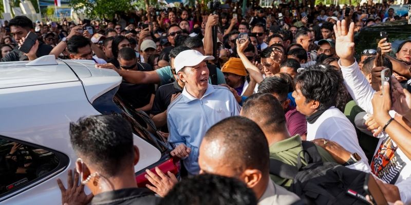 Jokowi ke Kader PSI: Dekatilah Rakyat, Jangan Sedikit-sedikit ke Solo