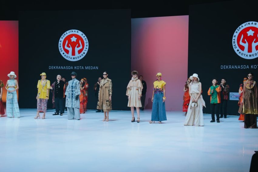 Horas! Anak Medan Menggema di Indonesia Fashion Week, Dekranasda Tampilkan Koleksi Bertema Four Seasons