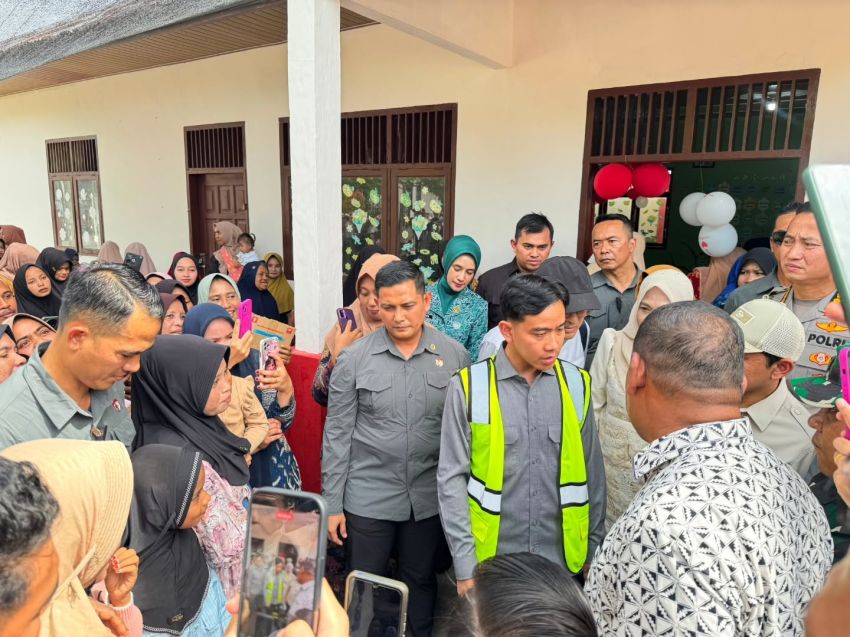 Momen Gibran Terkejut Saat Warga Bireuen Kompak Jawab Belum Terima Bantuan