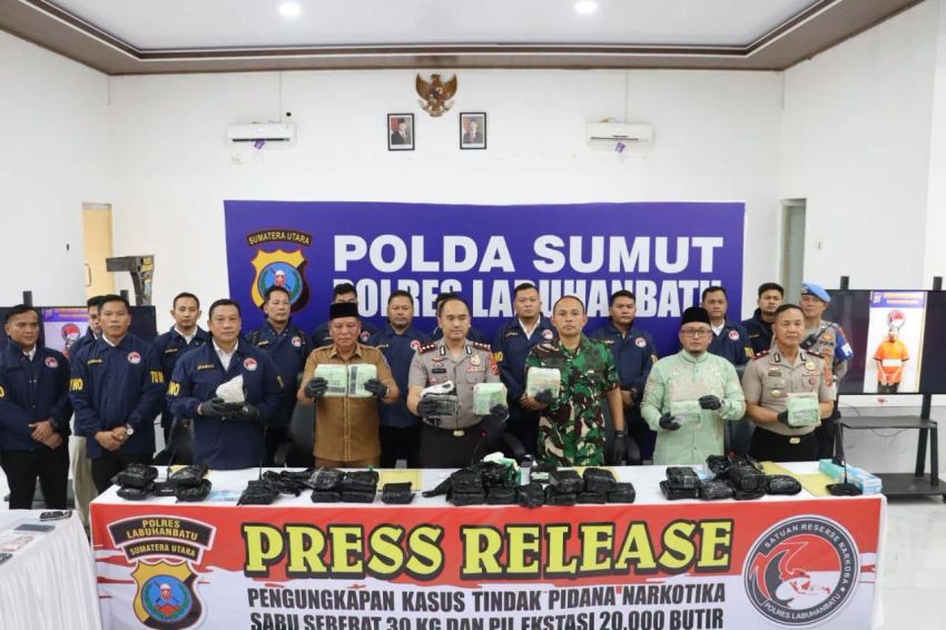 Bawa 30 Kg Sabu dan 20 Ribu Ekstasi dari Dumai ke Medan, Pria 62 Tahun Ditangkap di Labuhanbatu