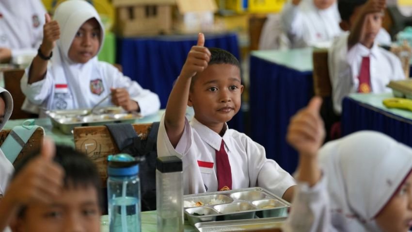 Bukan Kurang Peminat, MBG Justru Diserbu Sekolah - 80 Sekolah Elite Malah Dicoret