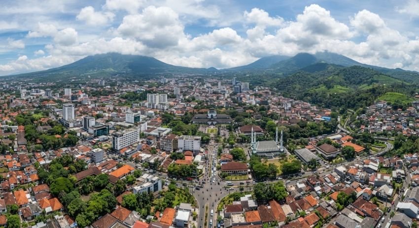 Prakiraan Cuaca Jawa Barat Minggu 30 Agustus 2026: Mayoritas Cerah, Suhu Capai 35 Derajat