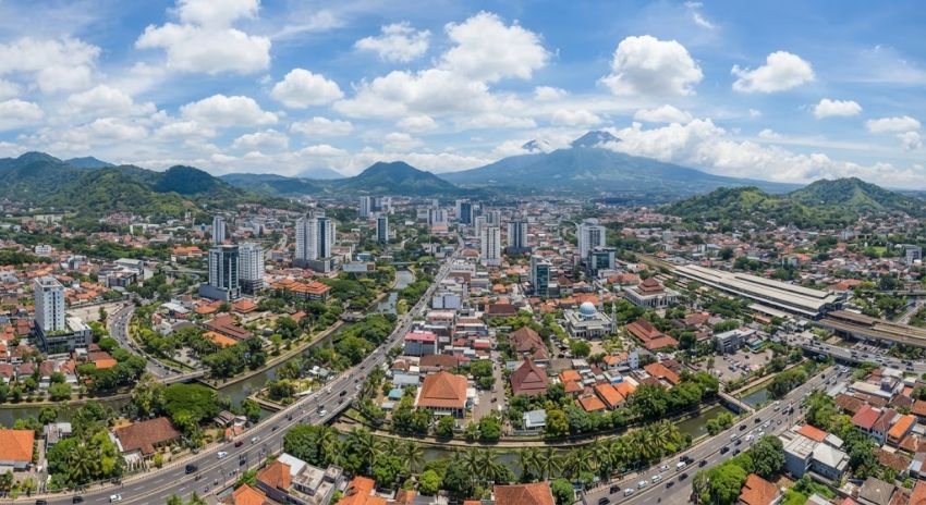 Prakiraan Cuaca Jawa Barat Senin 31 Agustus 2026: Sejumlah Wilayah Hujan Ringan, Suhu Capai 35 Derajat