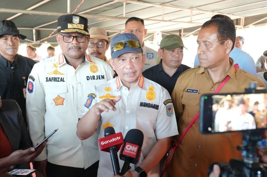 "Kita Keroyok Semua," Lima Hari Mendagri Susuri NTT sambil Pastikan KTP hingga Santunan Warga Terpenuhi