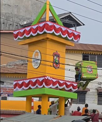 Hias Tugu Sambut HUT RI, Crane Sentuh Kabel Listrik, 3 Pekerja DLH Tanjungbalai Tersengat