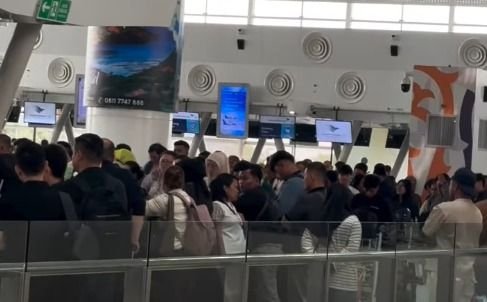 Imbas Abu Erupsi Gunung Anak Krakatau, Sejumlah Penerbangan Medan-Jakarta via Kualanamu Dibatalkan
