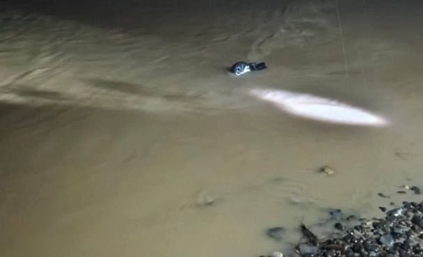 Mobil Bawa 7 Orang Terjun ke Sungai Batang Serangan, 3 Penumpang Meninggal