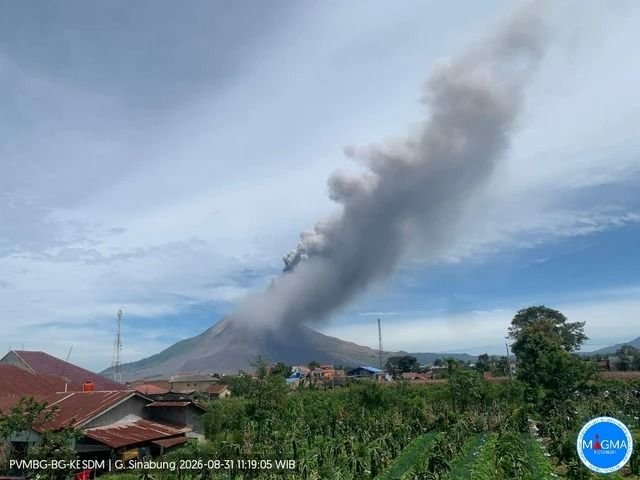 Sinabung Ngamuk, Berastagi Diselimuti Abu Pekat Gubernur Bobby Perintahkan Tempat Wisata Tutup Total