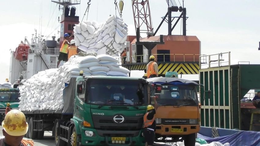 Amankan Stok Bantuan Pangan, Bulog Sumut Terima Pasokan 4.434 Ton Beras dari Jatim