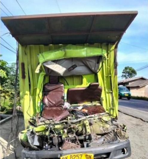 Mencekam Subuh Hari di Tol Medan-Tebingtinggi! Mobil Boks Seruduk Truk Tronton, 3 Nyawa Melayang