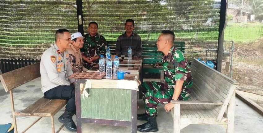 Bukan Sekadar Jaga Keamanan, TNI-Polri Bangun Kedekatan dengan Warga Alue Lhok