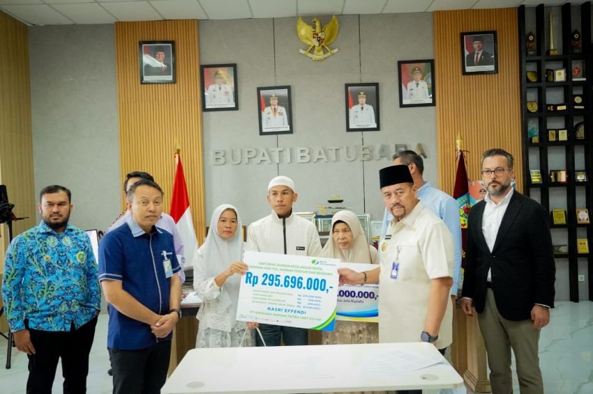 Bupati Batu Bara Serahkan Bantuan kepada Keluarga Korban Kebakaran PT EVYAP