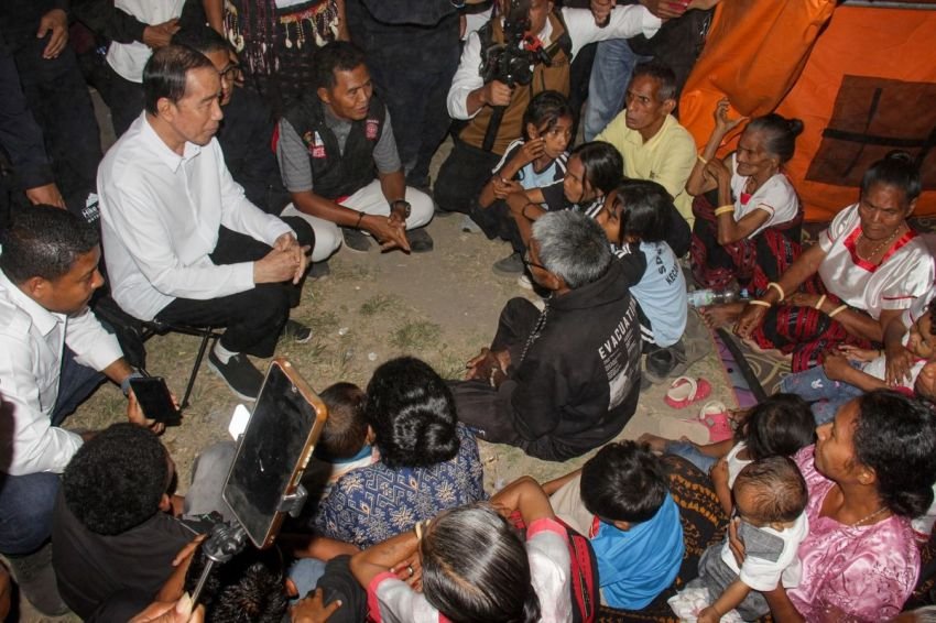 "Saya Sekarang Pensiunan": Jawaban Khas Jokowi Saat Dicurhati Krisis Air Bersih Gempa Palue