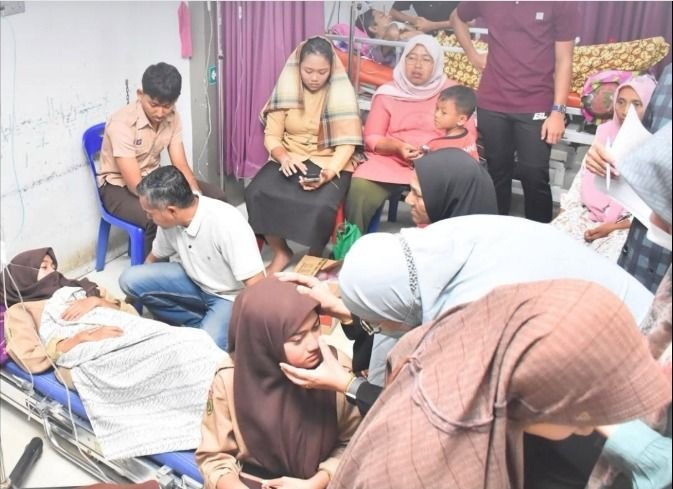 "Bau Busuk dan Ada Ulatnya": Geger 17 Siswa SMAN 1 Bireuen Tumbang Usai Santap Ayam MBG