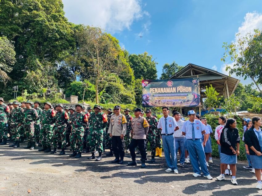 Sambut HUT Ke-81 TNI, Kodim Badung 'Hijaukan' Puncak Mangu Pelaga Lewat Aksi Tanam 257 Pohon